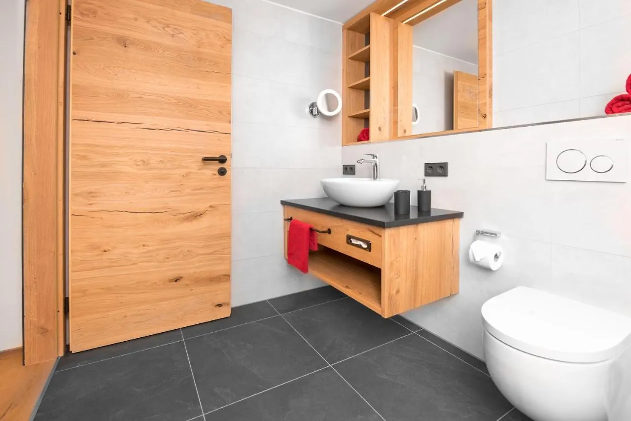Chalet-Ferienwohnung Schlossblick, 51 Qm, Wellness/Fitness/Sauna - Bergroedelhof Feilitzsch Lägenhet